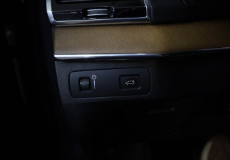 Подержанный автомобиль Volvo XC90 2016 года (21 фото)