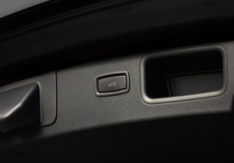 Подержанный автомобиль Porsche Macan 2020 года (31 фото)