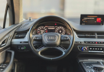 Подержанный автомобиль Audi Q7 2016 года (16 фото)
