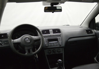 Подержанный автомобиль Volkswagen Polo Sedan 2013 года (11 фото)