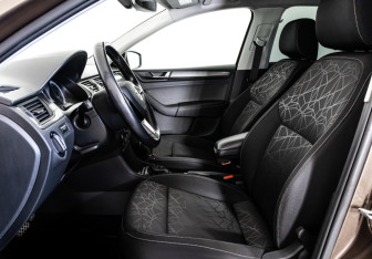 Подержанный автомобиль Skoda Rapid Liftback 2019 года (18 фото)