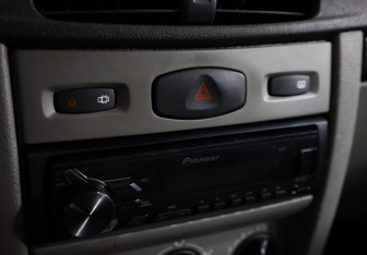 Подержанный автомобиль Renault Symbol 2008 года (11 фото)