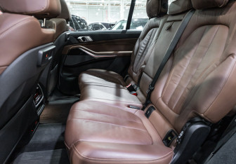 Подержанный автомобиль BMW X7 2020 года (16 фото)