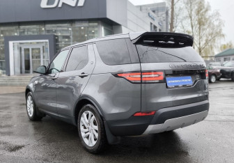 Подержанный автомобиль Land Rover Discovery 2017 года (6 фото)