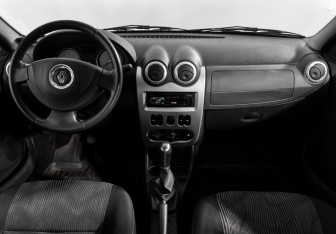 Подержанный автомобиль Renault Logan Sedan 2013 года (13 фото)