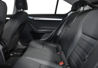 Подержанный автомобиль Skoda Octavia Liftback 2018 года (12 фото)