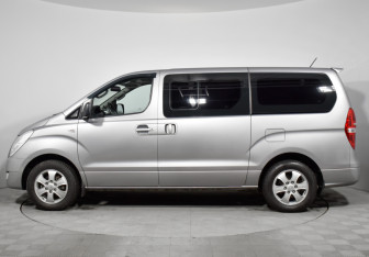 Подержанный автомобиль Hyundai Grand Starex 2017 года (8 фото)