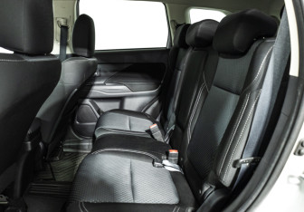 Подержанный автомобиль Mitsubishi Outlander 2021 года (10 фото)