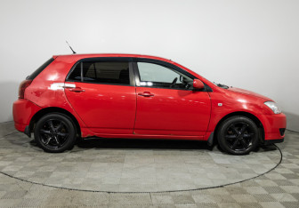 Подержанный автомобиль Toyota Corolla Hatchback 2006 года (4 фото)