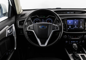 Подержанный автомобиль Geely Emgrand X7 2019 года (11 фото)