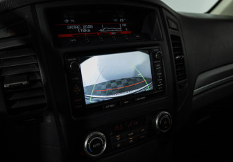 Подержанный автомобиль Mitsubishi Pajero 2013 года (15 фото)