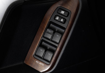 Подержанный автомобиль Toyota Land Cruiser Prado 2017 года (18 фото)