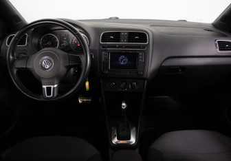 Подержанный автомобиль Volkswagen Polo Hatchback 2012 года (8 фото)