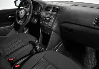Подержанный автомобиль Volkswagen Polo Sedan 2018 года (13 фото)