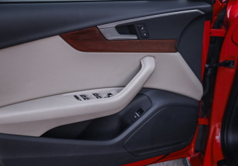 Подержанный автомобиль Audi A4 Sedan 2020 года (25 фото)