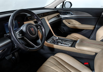 Подержанный автомобиль Hongqi H5 2023 года (9 фото)