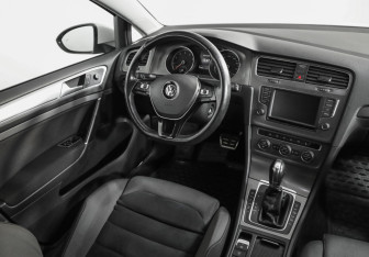 Подержанный автомобиль Volkswagen Golf Hatchback 2013 года (9 фото)