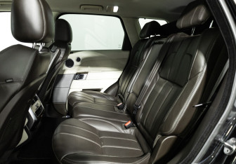 Подержанный автомобиль Land Rover Range Rover Sport 2016 года (10 фото)