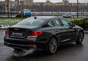 Подержанный автомобиль Genesis G70 2019 года (5 фото)