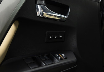 Подержанный автомобиль Toyota RAV4 2017 года (16 фото)