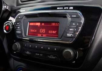 Подержанный автомобиль Kia Rio Sedan 2012 года (18 фото)