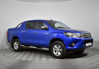 Подержанный автомобиль Toyota Hilux 2015 года (3 фото)