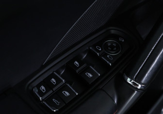 Подержанный автомобиль Porsche Cayenne 2016 года (19 фото)