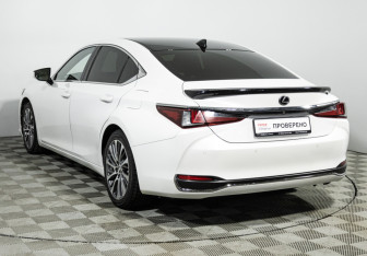 Подержанный автомобиль Lexus ES 2018 года (7 фото)