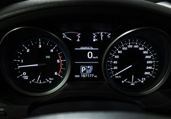 Подержанный автомобиль Toyota Land Cruiser Suv 2014 года (12 фото)