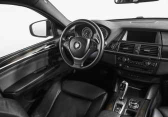 Подержанный автомобиль BMW X6 2013 года (9 фото)