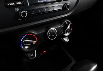 Подержанный автомобиль Kia Rio Sedan 2017 года (20 фото)