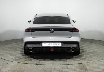 Подержанный автомобиль Changan UNI-V 2023 года (6 фото)