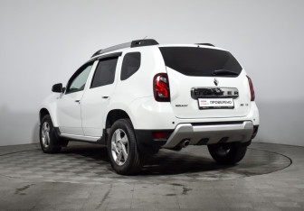 Подержанный автомобиль Renault Duster 2017 года (7 фото)