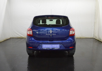 Подержанный автомобиль Renault Sandero 2016 года (6 фото)
