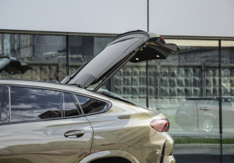 Подержанный автомобиль BMW X6 2023 года (38 фото)