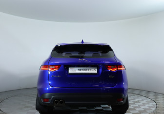Подержанный автомобиль Jaguar F-Pace 2018 года (6 фото)