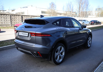 Подержанный автомобиль Jaguar E-Pace 2019 года (4 фото)