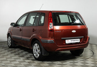 Подержанный автомобиль Ford Fusion 2008 года (7 фото)