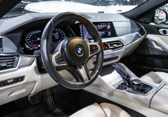 Подержанный автомобиль BMW X6 2020 года (15 фото)