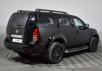 Подержанный автомобиль Nissan Pathfinder 2012 года (5 фото)