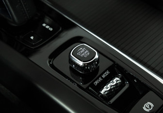 Подержанный автомобиль Volvo XC60 2019 года (16 фото)