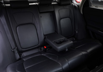 Подержанный автомобиль Jaguar XF Sedan 2016 года (30 фото)