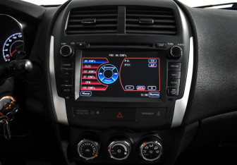 Подержанный автомобиль Mitsubishi ASX 2011 года (16 фото)