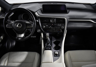 Подержанный автомобиль Lexus RX 2018 года (13 фото)