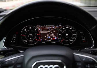 Подержанный автомобиль Audi Q7 2018 года (14 фото)