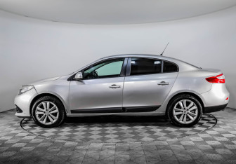 Подержанный автомобиль Renault Fluence 2014 года (8 фото)