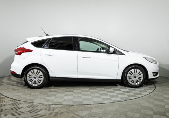 Подержанный автомобиль Ford Focus Hatchback 2019 года (4 фото)