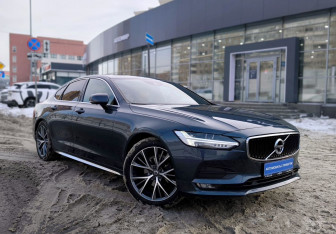 Подержанный автомобиль Volvo S90 2019 года (3 фото)