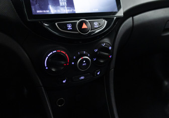 Подержанный автомобиль Hyundai Solaris Sedan 2011 года (15 фото)