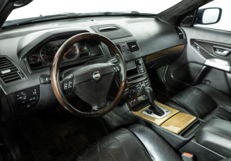 Подержанный автомобиль Volvo XC90 2004 года (10 фото)